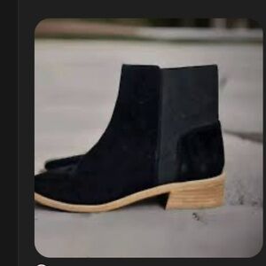 VANELi Frame Suede Black Ankle Boot Bootie. Size 10M